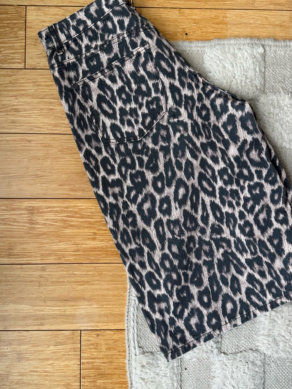 Leopard Bermuda Short - Picture 3 of 3
